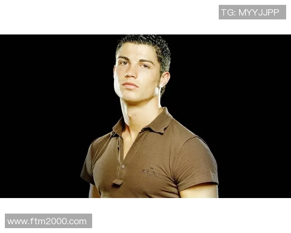 足球明星盛装出席合影西装男士展现魅力与风采的精彩瞬间